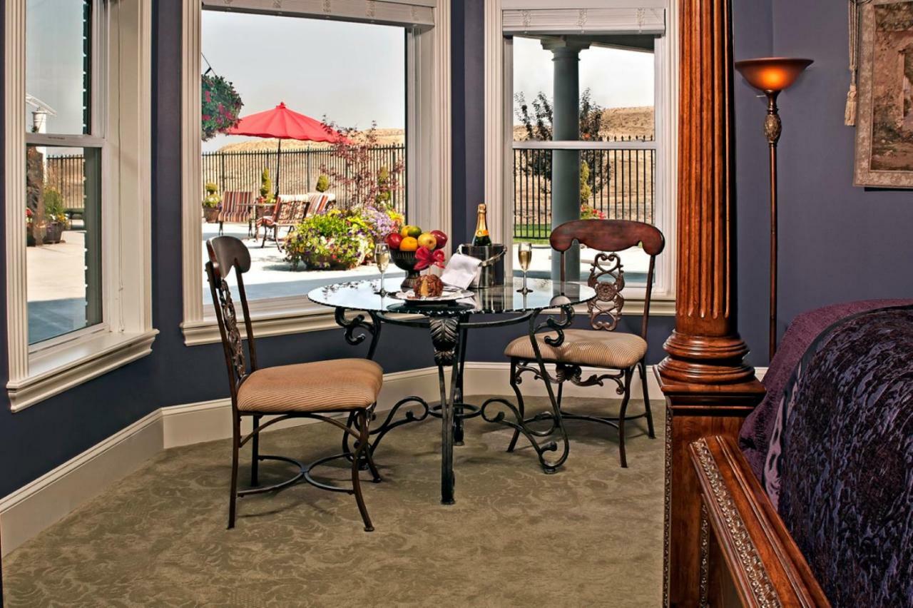 Bed and Breakfast Cameo Heights Mansion And The Vine Fine Dining Restaurant Touchet Zewnętrze zdjęcie